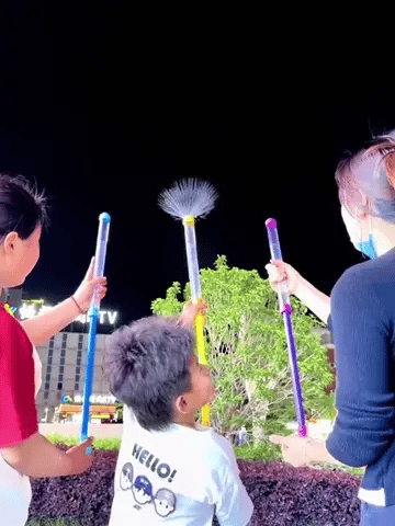 Retractable Water Spray Gun Toy for Kids